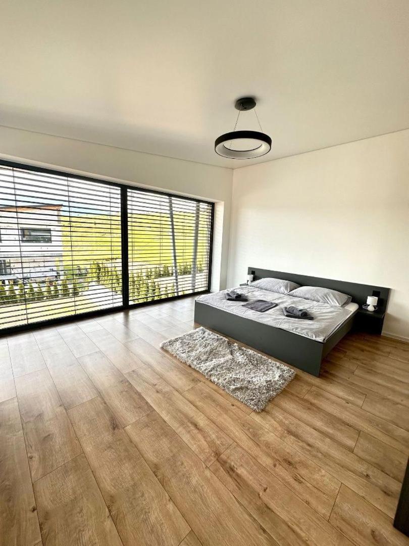 Luxury Apartments Maly Slavkov 外观 照片